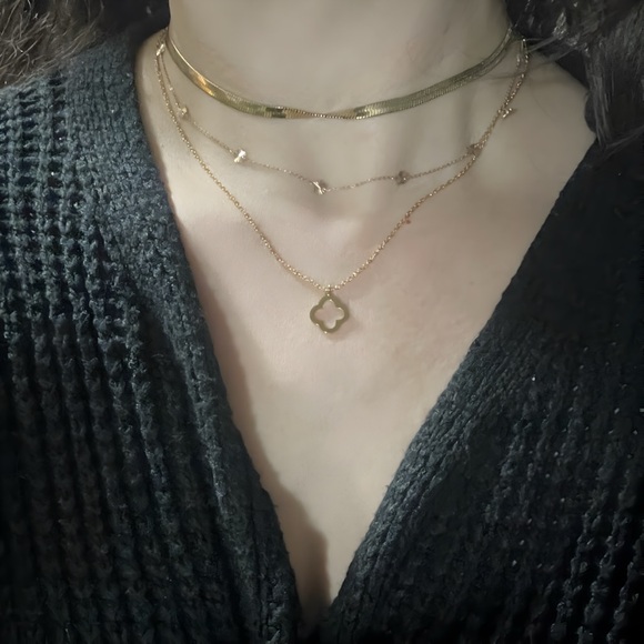 Clover Pendant Necklace Stainless Steel - Picture 2 of 3